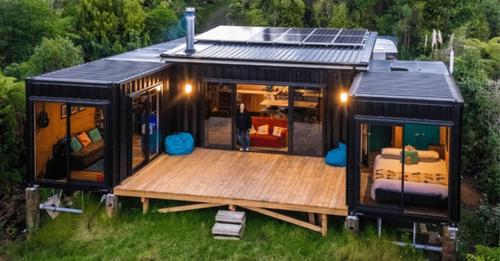 Five Shipping Containers Turned Into An Amazing Tiny House - OneSportz